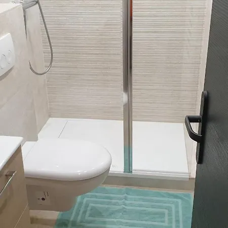 Appartement Mat -studio Renove Clim Rue Pietonne Du Vieil Antibes