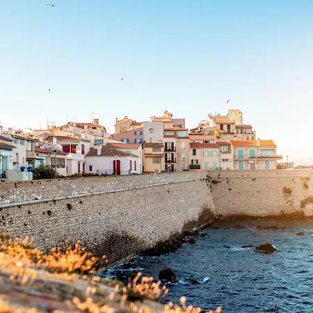 Appartement Mat -studio Renove Clim Rue Pietonne Du Vieil Antibes